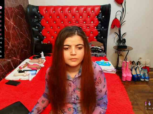 Slutty_milf_bitch webcam