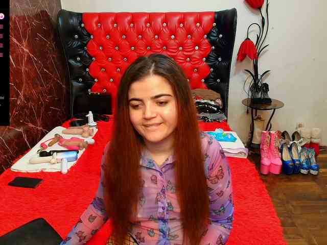 Slutty_milf_bitch webcam