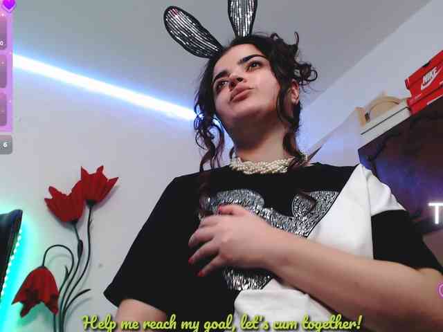 Slutty_milf_bitch webcam