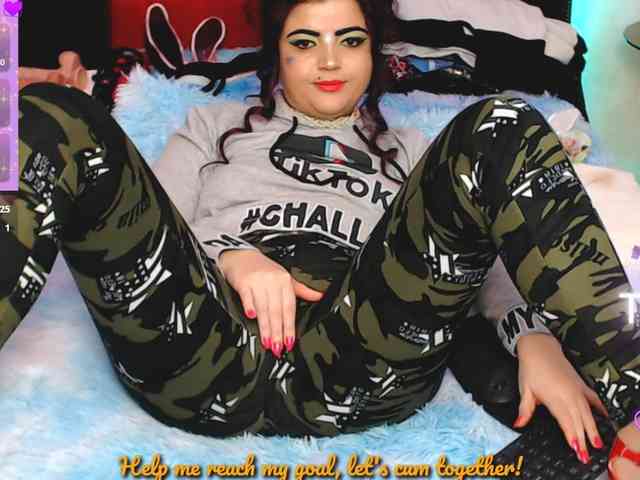 Slutty_milf_bitch webcam