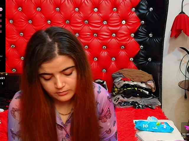 Slutty_milf_bitch webcam