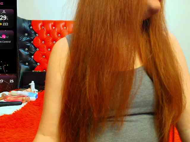 Slutty_milf_bitch webcam