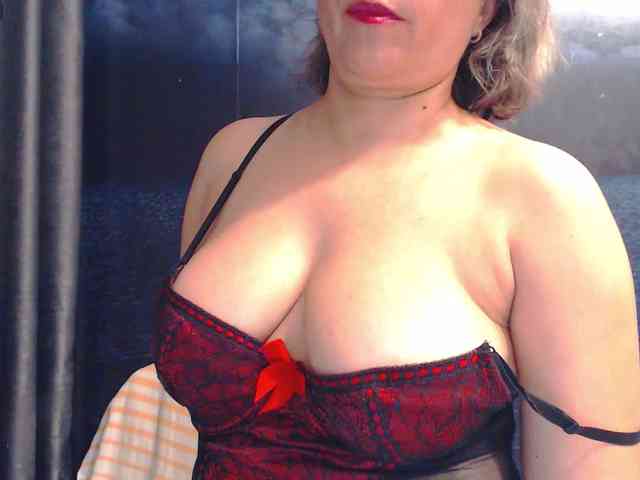 ladysquirt11 webcam