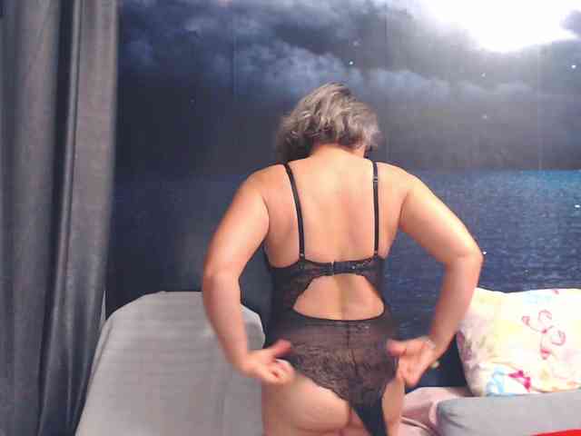 ladysquirt11 webcam