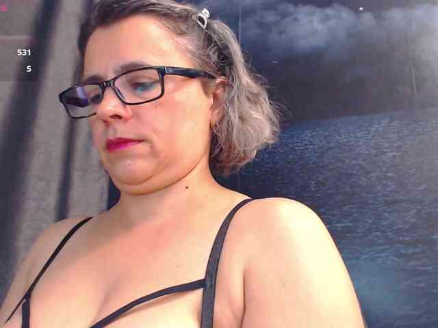 ladysquirt11 webcam