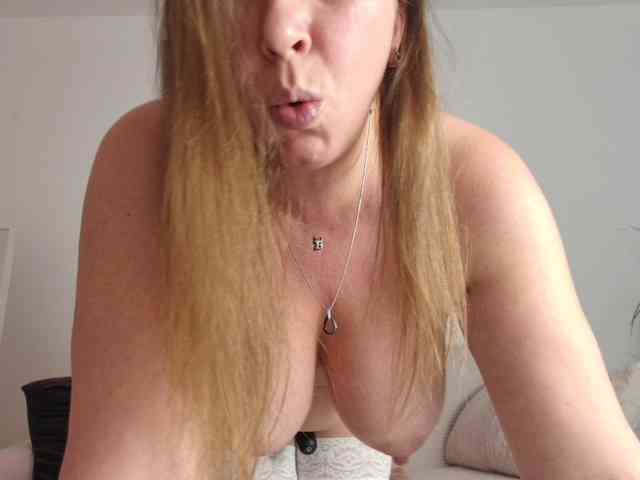 100_SWEET_DESIRES webcam
