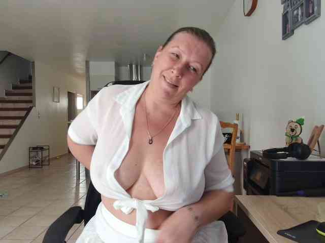 100_SWEET_DESIRES webcam