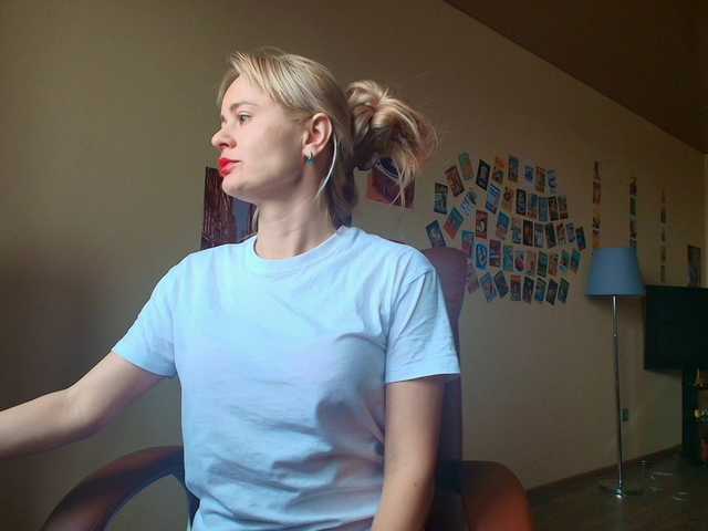 Kriszayka's BongaCams show and profile