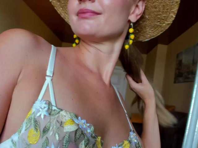 Kriszayka's BongaCams show and profile