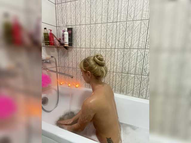 Explore sweet camwhore Kriszayka Kriszayka from BongaCams