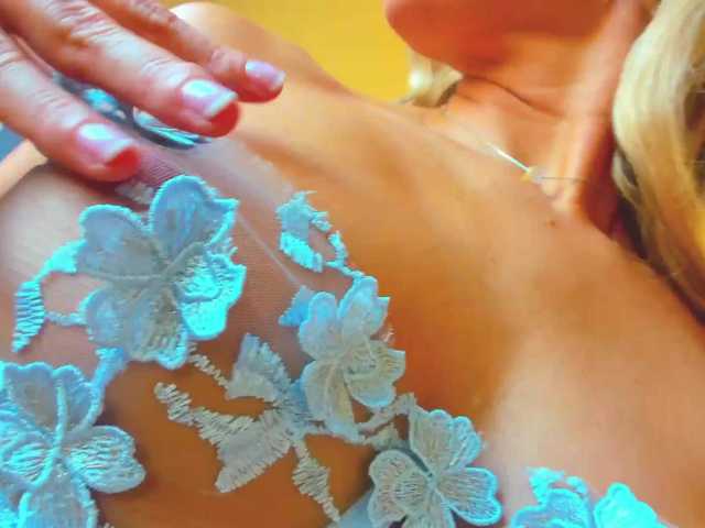 Kriszayka's BongaCams show and profile