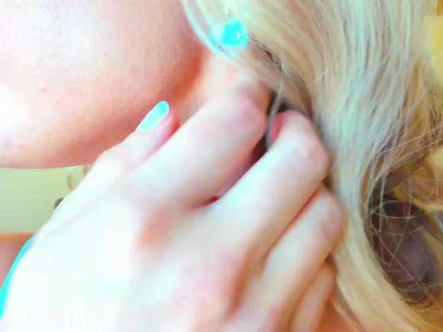 Kriszayka's BongaCams show and profile