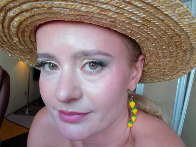 Kriszayka's BongaCams show and profile