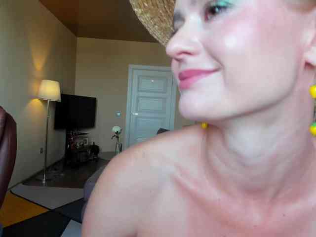 MissMotivated webcam