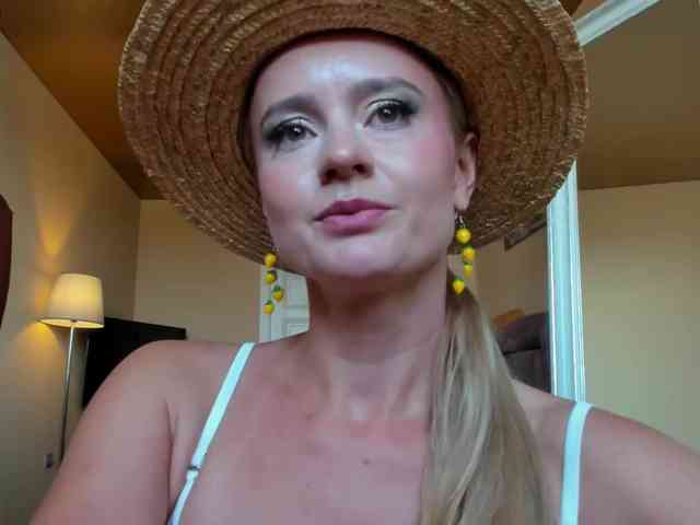 MissMotivated webcam