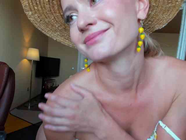 MissMotivated webcam