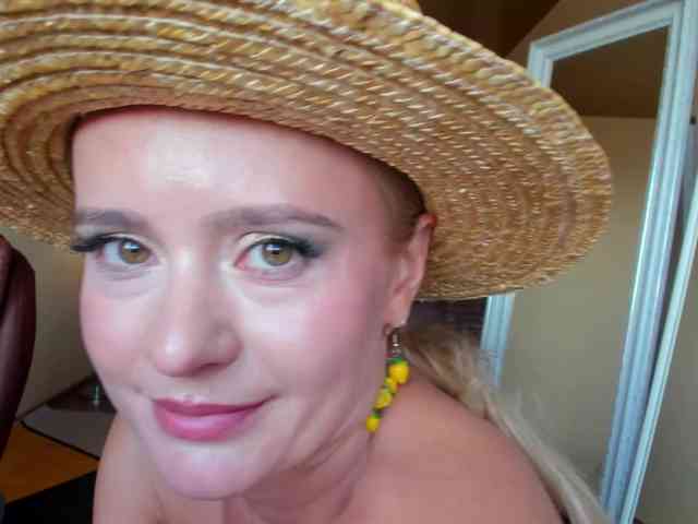 MissMotivated webcam