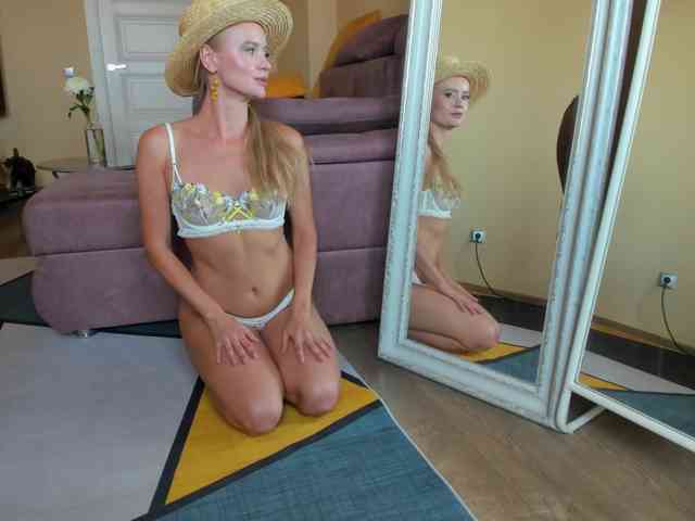 MissMotivated webcam