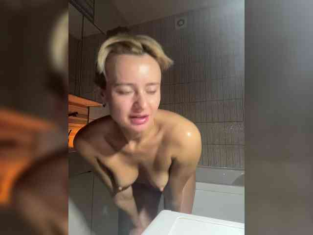 MissMotivated webcam