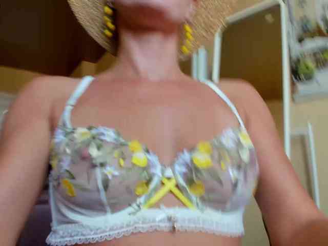 MissMotivated webcam