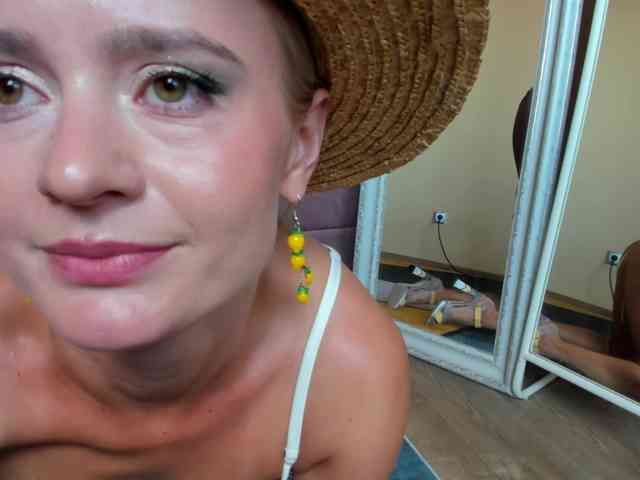 MissMotivated webcam