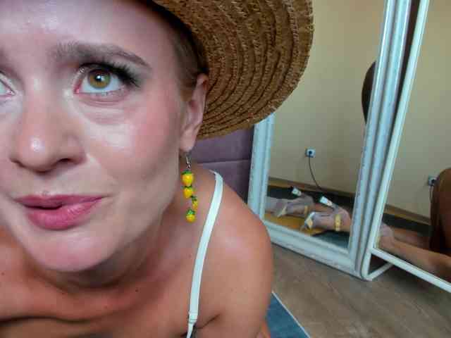 MissMotivated webcam