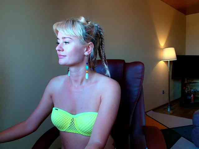 MissMotivated webcam
