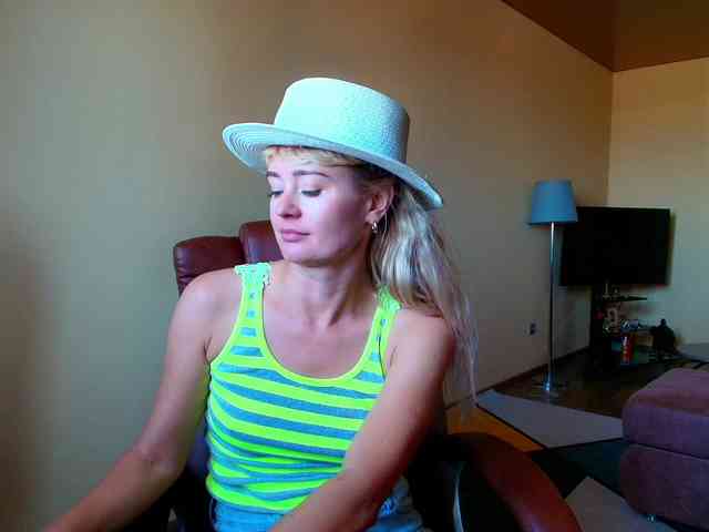 MissMotivated webcam