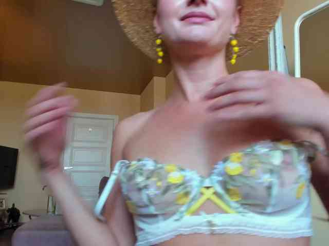 MissMotivated webcam