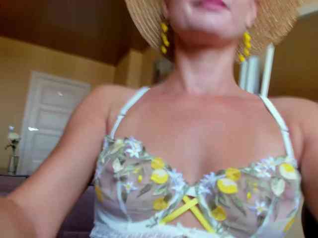 MissMotivated webcam