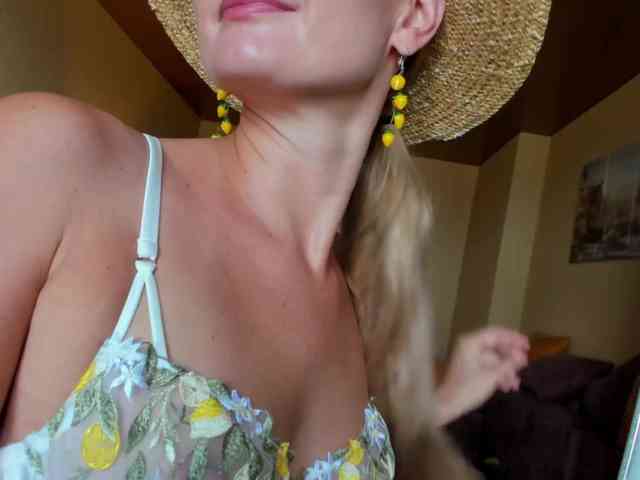 MissMotivated webcam
