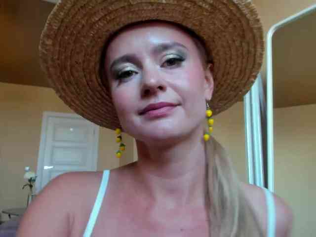 MissMotivated webcam