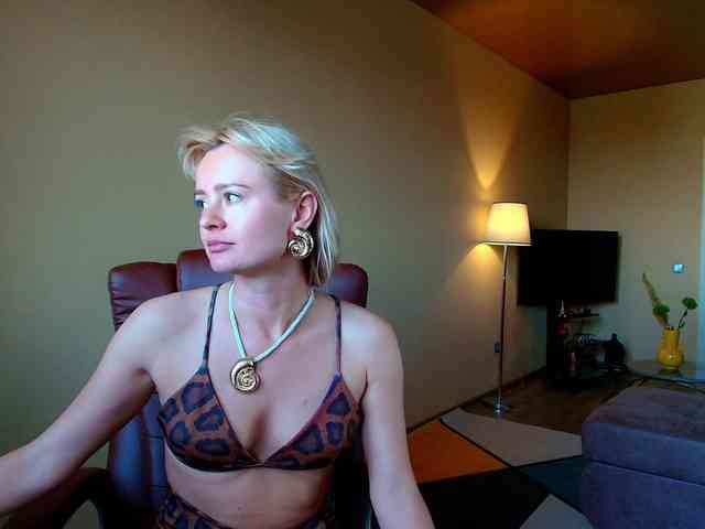 MissMotivated webcam