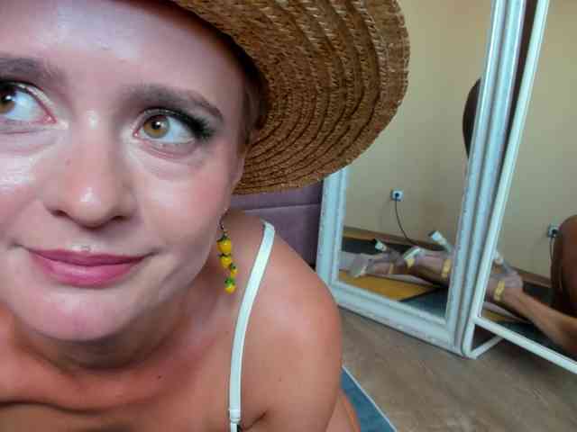 MissMotivated webcam