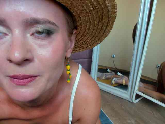 MissMotivated webcam