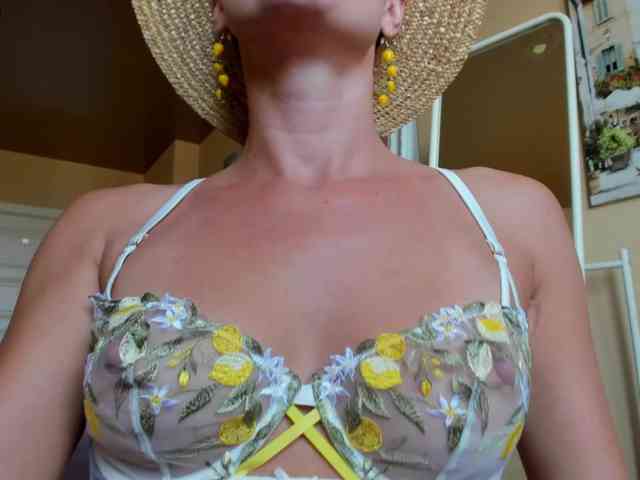 MissMotivated webcam