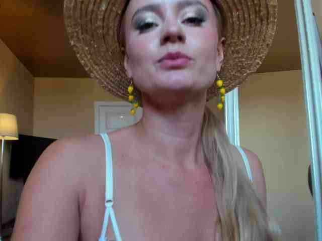 MissMotivated webcam