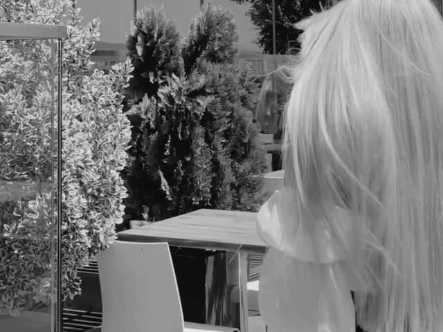 meow's BongaCams show and profile