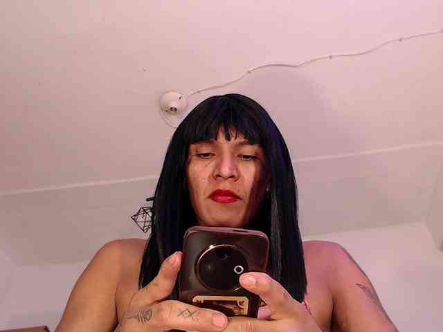 sweetrannyhot Live Webcam on BongaCams