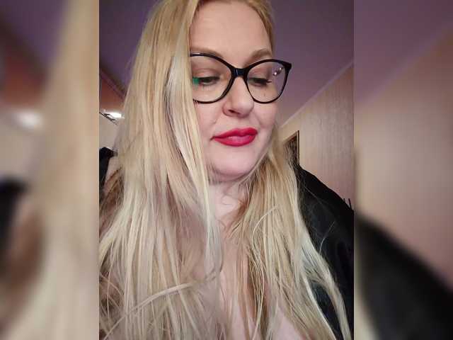 WifeyNusha's BongaCams show and profile