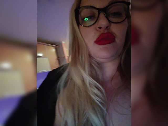 WifeyNusha's BongaCams show and profile