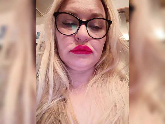 WifeyNusha's BongaCams show and profile