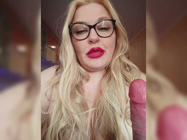 WifeyNusha's BongaCams show and profile