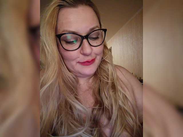 WifeyNusha's BongaCams show and profile