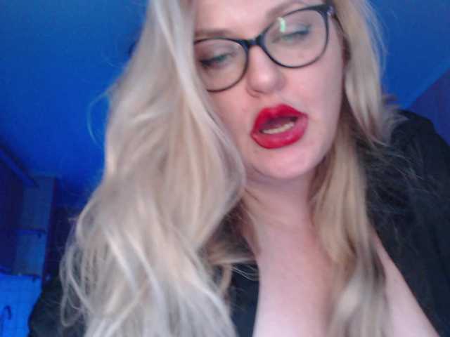 WifeyNusha from BongaCams