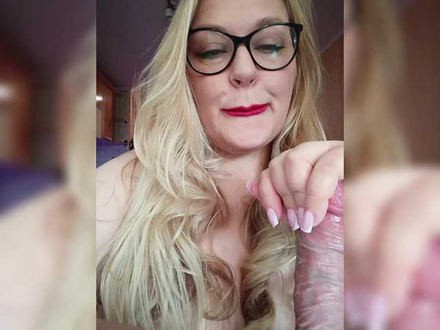 WifeyNusha's BongaCams show and profile