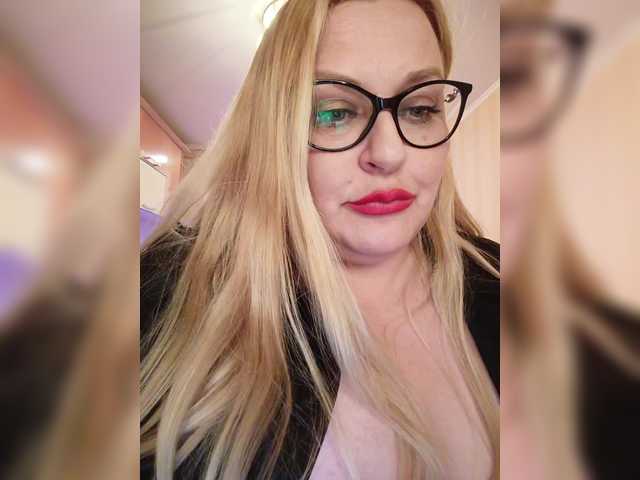 WifeyNusha's BongaCams show and profile