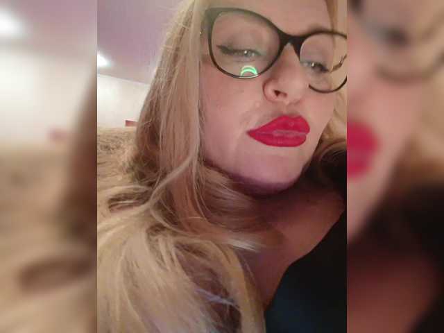 WifeyNusha's BongaCams show and profile