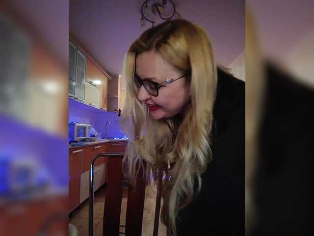 WifeyNusha live cam profile