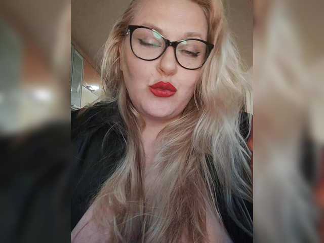  WifeyNusha chat room